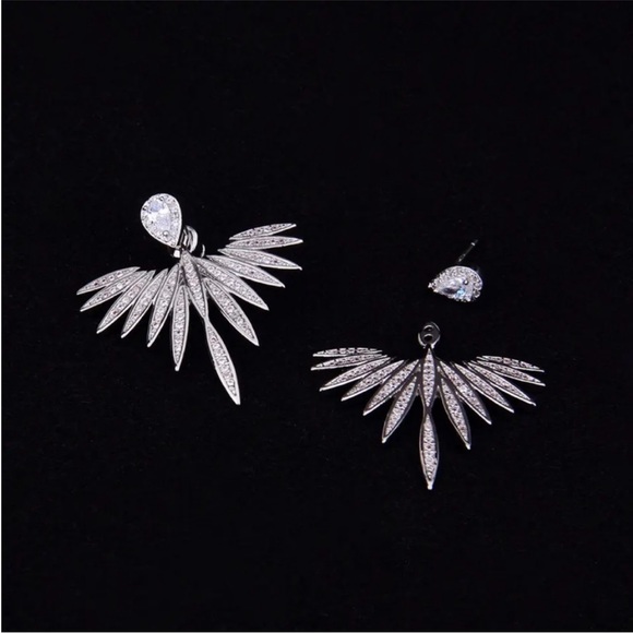 “Angel of Yours” Luxury Diamond Rhinestone Silver Zircon Gemstone Fancy Earrings - Picture 5 of 9